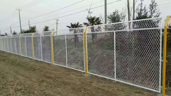 鋼板網護欄網價格 鋼板網護欄網價格