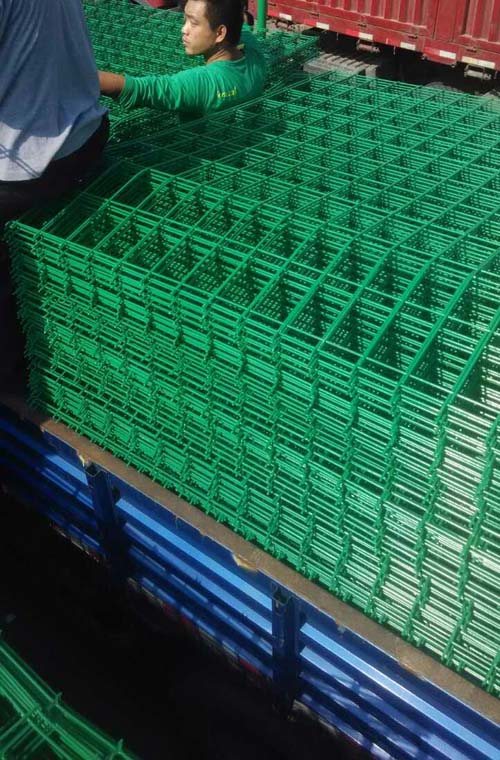 現貨雙邊絲護欄網 現貨雙邊絲護欄網