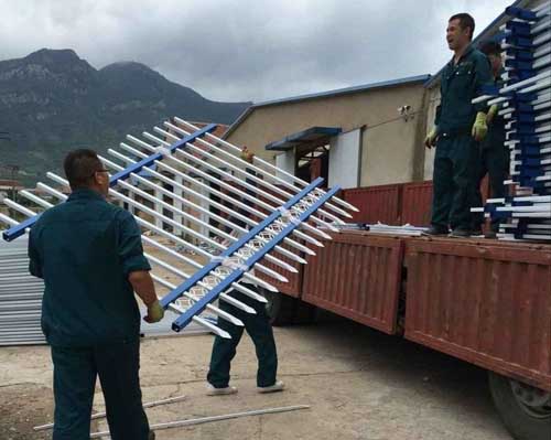 鋅鋼護(hù)欄裝車中 鋅鋼護(hù)欄裝車中